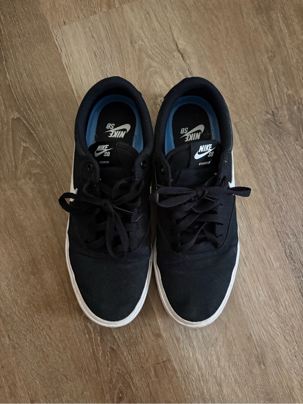 Nike Men’s Black and White Low-Top Skate Sneakers - Picture 4 of 4